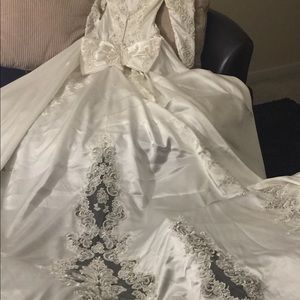 Beautiful offwhite wedding dress